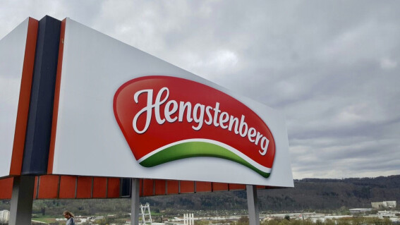 Hengstenberg: Hinweisschilder mit Montage auf dem Dach