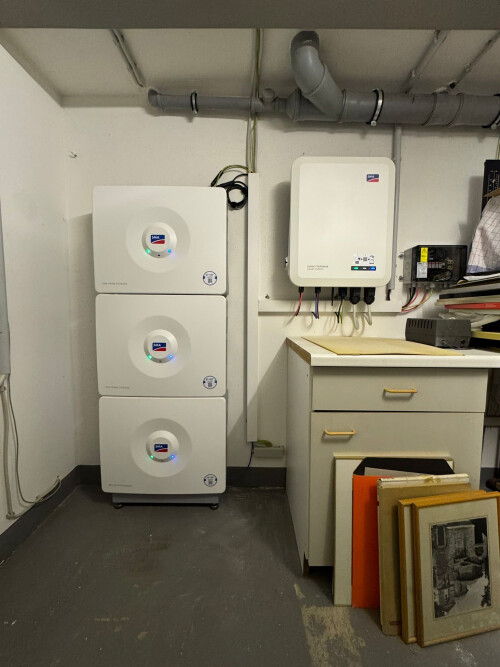 Speicher_und_Wechselrichter_von SMA_in_Wuppertal.jpeg