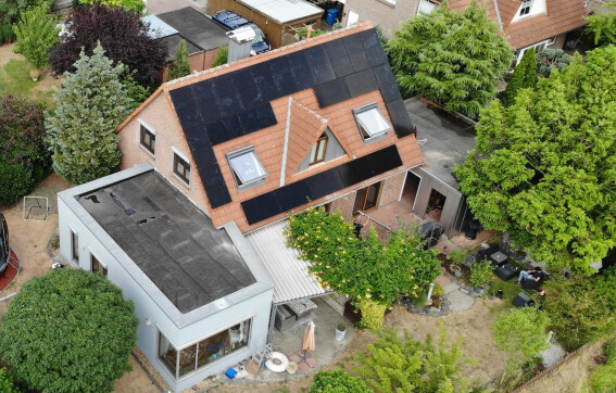 PV- Anlage und neue Dachflächenfenster