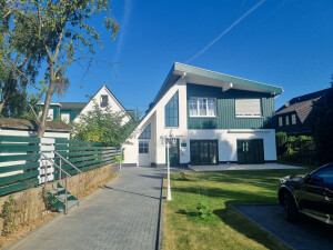 Neubau mit einer Wohnung und Praxis