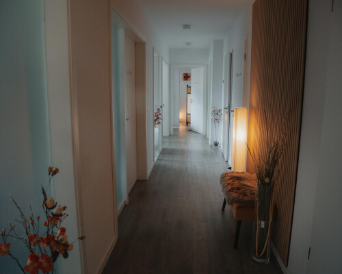 Hier geht's zu den Behandlungsräumen