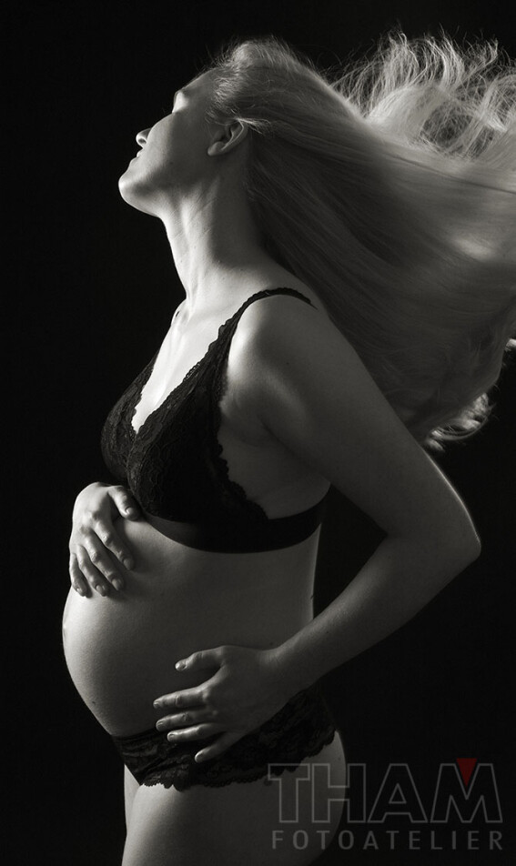 Schwangere schwarz-weiß