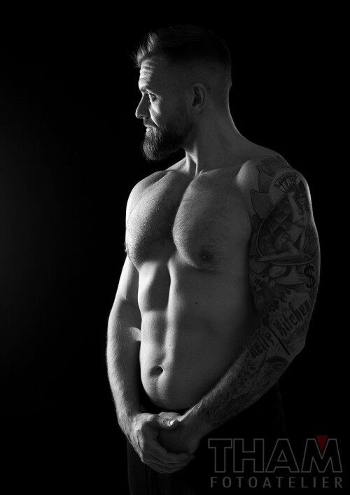 Mann Akt schwarz weiß