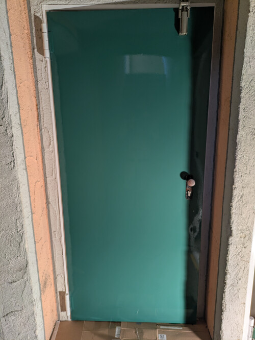 Türe grün lackiert.jpg