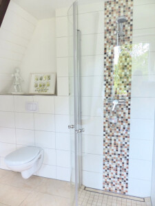 moderne Bäder teilweise mit bodengleicher Dusche