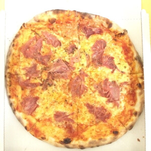 https://www.yelp.com/biz/trattoria-pizzeria-la-rucola-d%C3%BCsseldorf