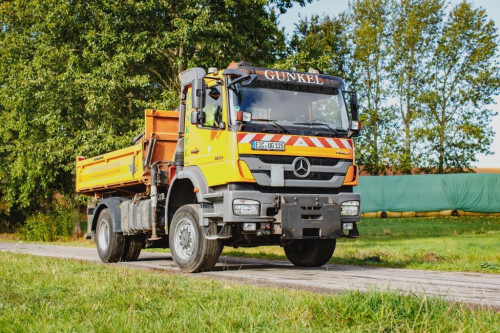 LKW mit Ladekran