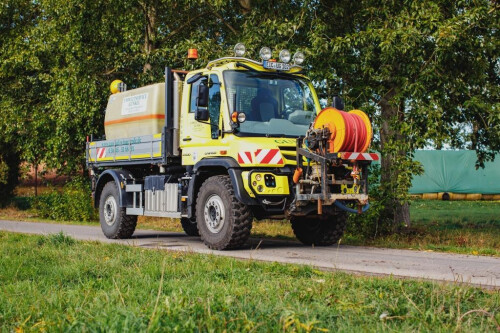 Unimog mit Kanalspüler