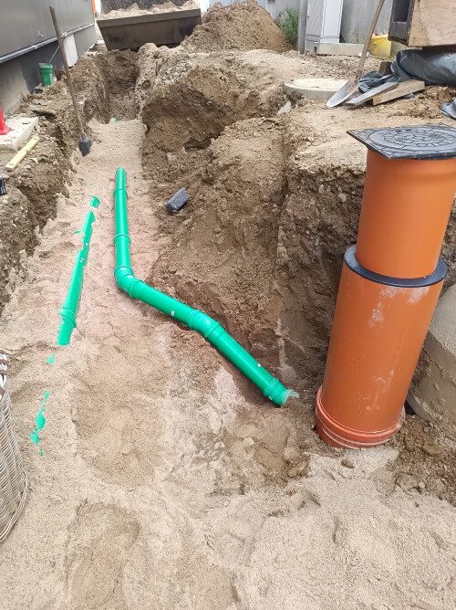 Verlegung Abwasser- und Regenwasserleitung