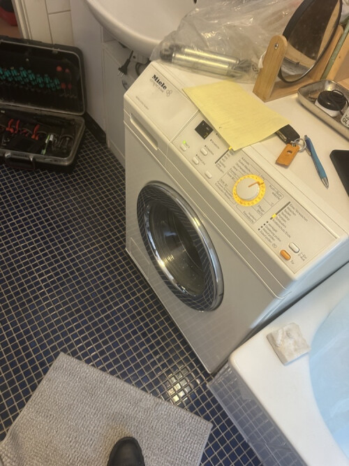 miele-waschmaschine-stossdaempfer-kreuzberg-white-goods-reparatur