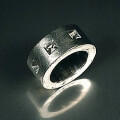 Logo - Ring Platin mit Context Diamond