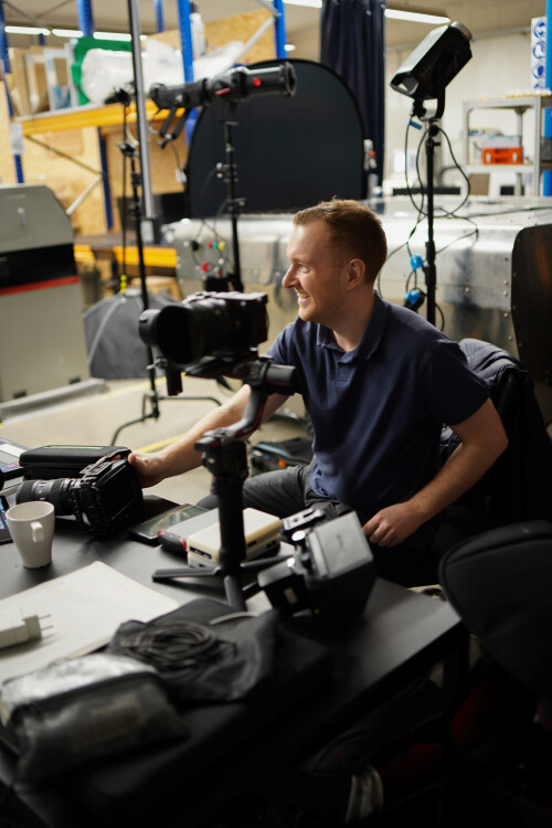 Niclas Becker von Wolke7.tv Filmproduktion Hamburg am Set für unseren Kunden