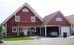 Neubau eines Thoma Holz 100 Haus mit Holzfassade im Schwedenlook in Balingen