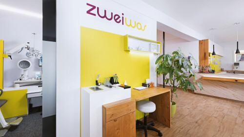 Wir sind Bamberger und "zweiwas" ist fränkisch für zweierlei, weil wir zweierlei können: Augenoptik und Hörakustik.